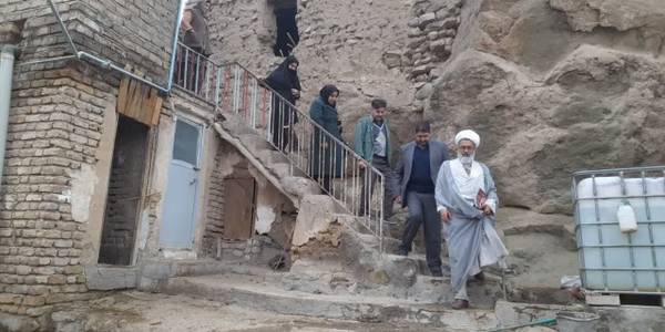 محمدرضا رضایی فرماندار شهرستان تفرش، حجت‌الاسلام‌والمسلمین اجرایی امام جمعه تفرش، سرکار خانم عبداله ئی سرپرست اداره بهزیستی شهرستان تفرش با حضور در روستای جلایر ضمن دیدار با خانواده های معلول ، وهمچنین ۳ خانواده معلول در شهرتفرش درجریان مشکلات آنها قرار گرفتند و دستور رسیدگی و پیگیری دادند.