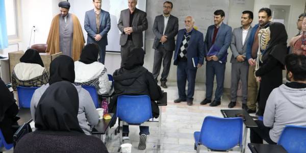 مسئولان شهرستان از تعدادی از دانشگاه آزاد خمین بازدید کردند
