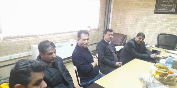 به منظور حمایت از تولید کنندگان شهرستان وپیگیری مشکلات تولید کنندگان جلسه بررسی  مشکلات کارخانه لاوان بافت با حضور محمدرضا رضایی فرماندار تفرش و سایر اعضا در محل کارخانه لاوان بافت برگزار گردید.