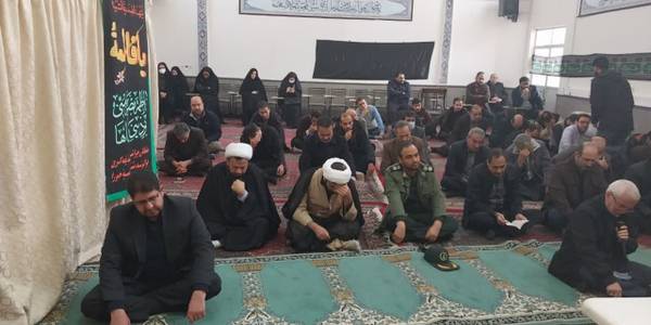 صبح امروز مراسم معنوی زیارت عاشورا و کلاس درس اخلاق با حضور محمدرضا رضایی فرماندار شهرستان تفرش و کارکنان ادارات شهرستان در محل فرمانداری برگزار گردید.