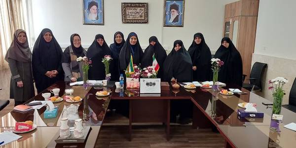 به ریاست سرکار خانم مفتح  زاده مدیر کل بانوان استانداری مرکزی  جلسه  یازدهم کارگروه  کسب و کار هیات اندیشه ورز با هدف همگرایی بین آستان قدس رضوی و حوزه علیمه خواهران و مراکز دانشگاهی در دانشکده فنی و  حرفه ای اطهر برگزار  گردید  . ١٤٠١-٠٩-٢٨