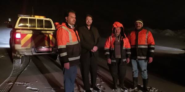 برف روبی گردنه گیان شهرستان تفرش و بازدید میدانی فرماندار تفرش  ساعت ۲:۳۰ بامداد