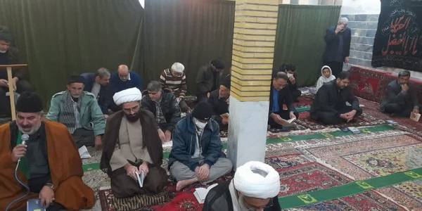 حضور محمدرضا رضایی فرماندار تفرش و حجت‌الاسلام‌والمسلمین اجرایی امام جمعه در مراسم معنوی روضه عزاداری در مسجد نورالله به مناسبت شهادت فاطمه زهرا سلام اللَّه علیها