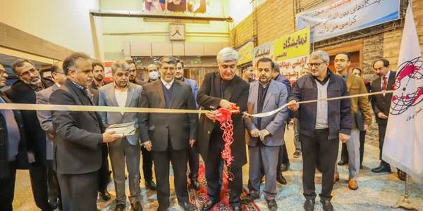 یازدهمین. نمایشگاه صنعت خودرو،قطعات و صنایع وابسته در اراک افتتاح شد.دراین مراسم که معاون هماهنگی امور اقتصادی و توسعه منطقه ای استاندار ،مدیرعامل شرکت ایران خودرو،نماینده مردم شریف اراک،خنداب و کمیجان و نایب رئیس کمسیون صنایع مجلس شورای اسلامی،مدیرکل دفتر هماهنگی امور اقتصادی و مدیرکل صمت استان حضور داشتند توانمندی های صنعت خودرویی استان در معرض دید بازدیدکنندگان قرار گرفت.این نمایشگاه تاپایان  روز جمعه نهم دیماه آماده بازدید علاقمندان این صنعت در نمایشگاه بین المللی غرب ایران در اراک می باشد.

پنجشنبه 8 دی 1401