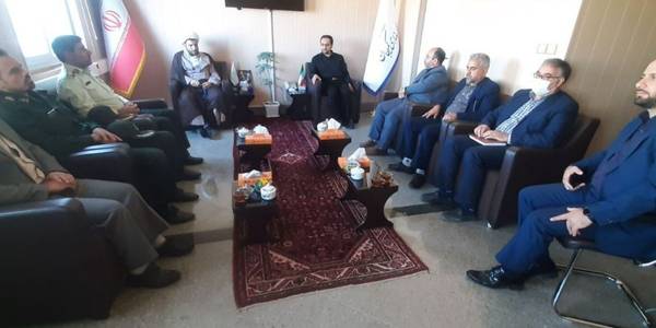 دیدار امام جمعه کمیجان به اتفاق اعضای شورای تامین شهرستان با ابراهیم رستمی فرماندار شهرستان کمیجان به مناسبت هفته دولت