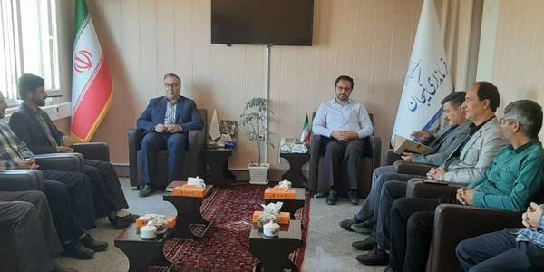 دیدار رئیس اداره صنعت، معدن و تجارت شهرستان، رئیس اتاق اصناف و روسای اتحادیه های صنفی شهرستان با فرماندار شهرستان کمیجان به مناسبت هفته دولت