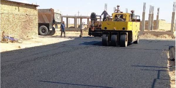اجرای آسفالت و بهسازی معابر روستای محمود آباد توسط دهیاری روستا