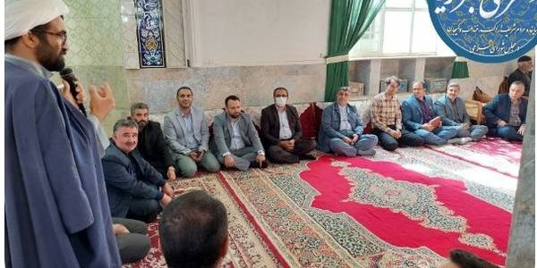 حضور دکتر علی اکبر کریمی نماینده مردم شریف شهرستان های اراک، کمیجان و خنداب در مجلس شورای اسلامی به همراه فرماندار شهرستان کمیجان،  در جمع مردم شریف روستای خمارباغی