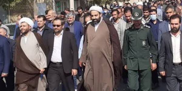 تصاویری از راهپیمایی شهروندان کمیجان در محکومیت جنایت تروریستی شیراز