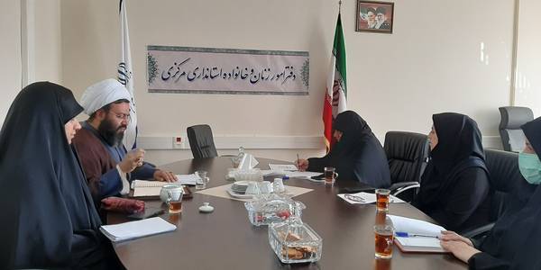 به ریاست سرکار خانم مفتح زاده مدیر کل امور بانوان استانداری جلسه جبهه جمعیتی جهت بررسی دستور  العمل اقدامات سه ماهه هسته های اولیه  تحول جمعیت استان با حضور حجت الاسلام تاج آباد دبیرجبهه  فرهنگی انقلاب اسلامی استان و دبیر مجمع فعالان جمعیت استان و کارشناس دانشگاه علوم  پزشکی در محل دفتر تشکیل  گردید . ١٤٠١-١٠-١٠