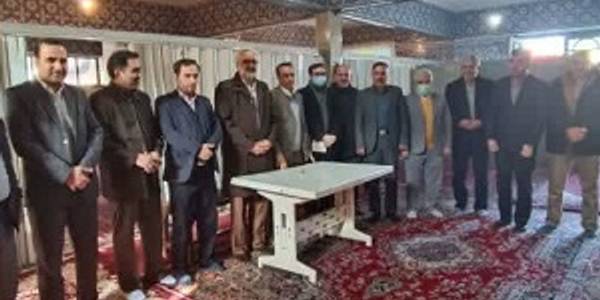 حضور معاونین فرماندار و چند تن از مسئولین ادارات شهرستان در آیین عبادی و سیاسی نماز جمعه شهر شازند