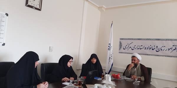 به ریاست سرکار خانم مفتح زاده مدیر کل امور بانوان استانداری و باحضور حجت الااسلام تاج آباد دبیر جبهه فرهنگی انقلاب اسلامی و دبیرمجمع فعالان جمعیت استان و کارشناس علوم پزشکی جلسه هماهنگی ارائه بوم جمعیتی استان درحضور استاندار محترم در دفتر امور بانوان برگزارگردید  . ١٤٠١-١٠-١٢