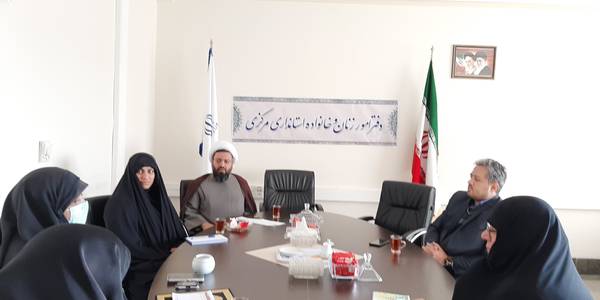 به ریاست سرکار خانم مفتح زاده مدیر کل امور بانوان استانداری و  معاونت بسیج دانشجویی جناب دکتر فراهانی و رئیس کانون  مطالعات زنان بسیج دانشجویی سرکارخانم حسینی و حجت الاسلام  تاج آباد دبیر جبهه فرهنگی  انقلاب اسلامی و دبیرمجمع فعالان جمعیت استان جلسه پیرامون پژوهش در  حوزه جمعیت در محل دفتر امور بانوان  استان تشکیل  گردید .  ١٤٠١-١٠-١٣