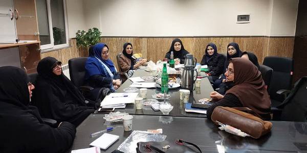 به ریاست مدیر کل امور بانوان استانداری سرکار خانم مفتح زاده دوزادهمین  جلسه کارگروه  کسب و کار هیات اندیشه ورز بانوان استان و سایر اعضای  کارگروه با موضوع همایش زنان کار آفرین استان در اتاق تعاون استان تشکیل گردید . ١٤٠١-١٠-١٢