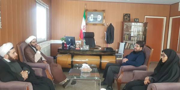 در جلسه ای که باحضور محمد رضارضایی فرماندار شهرستان تفرش وحجت‌الاسلام والمسلمین شفیعی پژوهشگر و عضو ستاد راهبری جمعیت کشور در محل فرمانداری شهرستان برگزار گردید در خصوص راهکارهای جوانی جمعیت واجرای قانون جوانی جمعیت وسایرموضوعات مختلف دراین  خصوص  بحث و تبادل نظر نمودند.