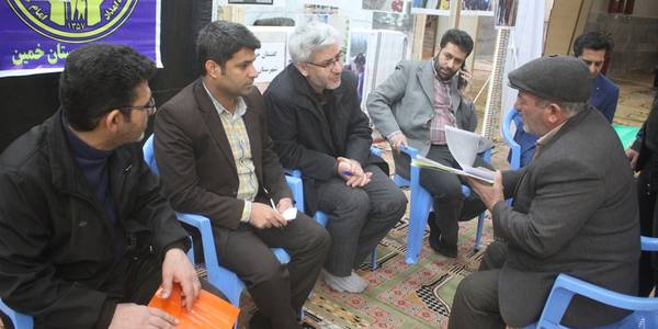 میز خدمت فرمانداری و ادارات شهرستان در محل مصلی امام خمینی (ره) خمین برپا شد.