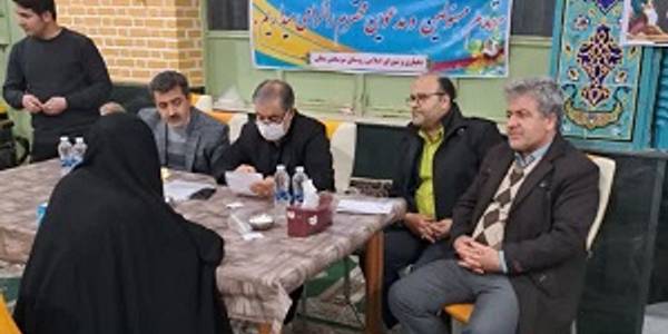 دیدار فرماندار شهرستان شازند و نماینده مردم در مجلس شورای اسلامی با اهالی روستای سرسختی سفلی