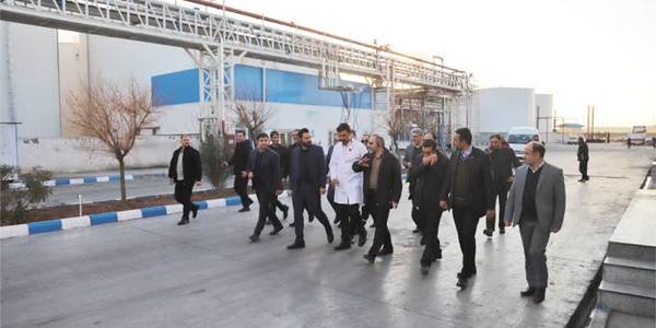 بازدید میدانی  استاندار مرکزی و مدیرکل دفتر امور اقتصادی و جمعی از مدیران کل استان از شرکت ها و کارگاههای مستقر در شهرستان زرندیه به منظور بررسی و رفع موانع و مشکلات احتمالی تولیدی .


 شنبه ۱۷ دی ۱۴۰۱