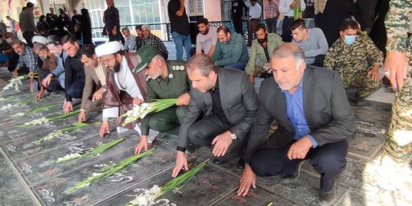 گلباران مزار مطهر شهدا به مناسبت آغاز هفته دفاع مقدس