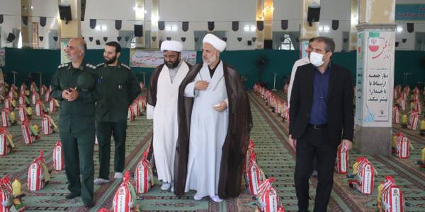 توزیع بسته معیشتی بین نیازمندان به مناسبت هفته دفاع مقدس