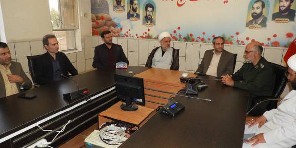 الیاسی معاون استاندار و فرماندار ویژه شهرستان ساوه، حجت الاسلام رحیمی امام جمعه، شریفی رئیس دادگستری، سازنده دادستان و قاسمیان معاون سیاسی و امنیتی فرمانداری با حضور در ستاد فرماندهی نیروی انتظامی و ناحیه مقاومت بسیج ساوه با فرماندهان و کارکنان این دو یگان دیدار و از زحمات آنان در برقراری امنیت تشکر نمودند.