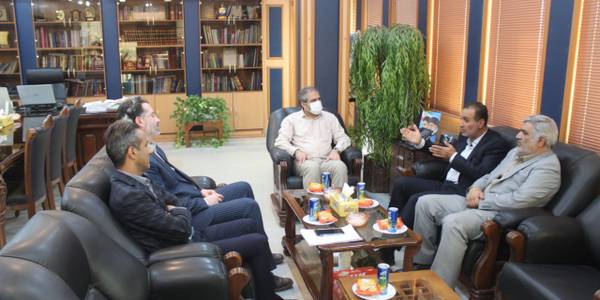 عباسی سرپرست جدید آب و فاضلاب استان مرکزی با مهدی الیاسی معاون استاندار و فرماندار ویژه شهرستان ساوه دیدار و گفتگو کرد