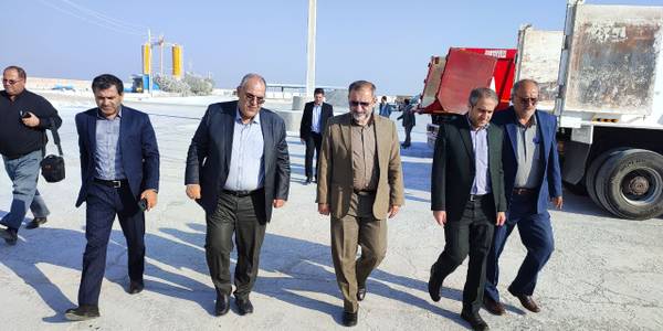 بازدید مخلص الائمه استاندار مرکزی از واحد تولید کنندی سپیدگچ در غرق آباد