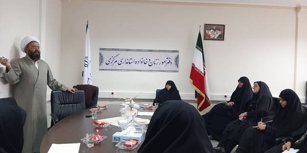 به ریاست سرکار خانم مفتح زاده مدیرکل امور بانوان استانداری کارگروه تخصصی جمعیت ذیل شورای اندیشه ورزی با حضور اعضای کارگروه  و  حجت الاسلام  تاج آباد دبیر جبهه فرهنگی انقلاب اسلامی و دبیر مجمع فعالان جمعیت  استان در محل دفتر برگزار گردید . ١٤٠١-١٠-٢٠