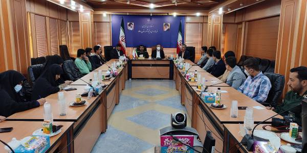 نشست صمیمی دانش آموزان با مهدی الیاسی معاون استاندار و فرماندار ویژه شهرستان ساوه