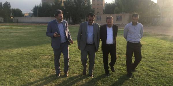 ررسی میدانی مهدی الیاسی معاون استاندار و فرماندار ویژه شهرستان ساوه به همراه عسگری رئیس سازمان مدیریت و برنامه ریزی استان مرکزی از مجموعه ورزشی شهید چمران ساوه.