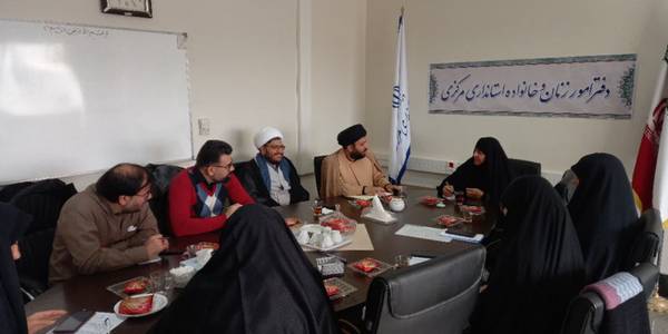 به ریاست سرکار خانم مفتح زاده مدیر کل امو بانوان جلسه  هماهنگی  عملیات مادران قاسم پرور در سطح  ملی درایام میلاد حضرت  فاطمه  (س) با حضور  اعضای جلسه و جبهه جمعیتی  برگزار  گردید .   ١٤٠١-١٠-١٩