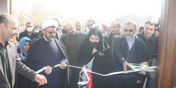 نمایشگاه صنایع دستی و غرفه کانون پرورش فکری کودکان ونوجوانان در بیت امام افتتاح شد