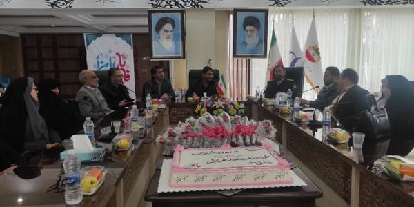 جشن هفته بزرگداشت مقام مادر و روز زن با حضور محمدرضا رضایی فرماندار تفرش ، سرهنگ فراهانی فرمانده انتظامی شهرستان،  قنبری شهردار تفرش ، اعضای شورای شهر و جمعی از مادران و بانوان شریف شهرستان تفرش به همت شهرداری وشورای اسلامی شهر تفرش در شورای شهر تفرش برگزار گردید.