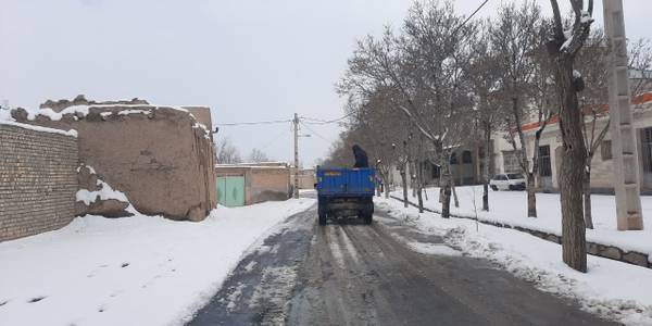 یکشنبه۱۴۰۱-۱۰-۲۵
تداوم عملیات بازگشایی معابر اصلی و فرعی سطح شهر فرمهین