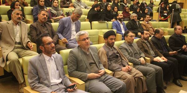 آئین تجلیل از هنرمندان و مفاخر شهرستان خمین برگزار شد