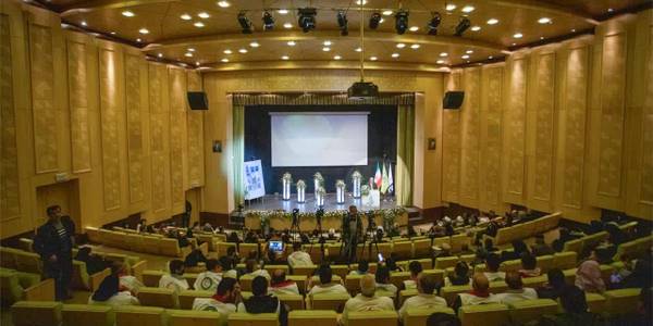 جمهوری اسلامی همیشه زنده و مظهر انقلاب است