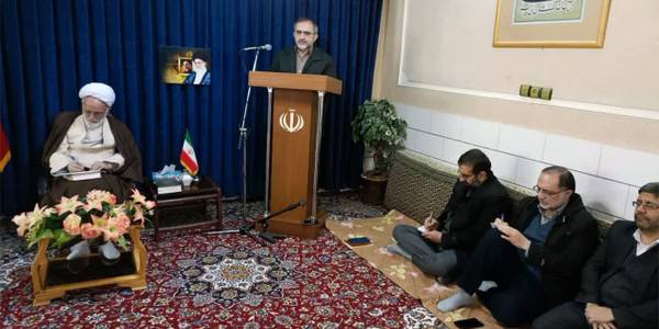 حضور استاندار و معاون توسعه مدیریت و منابع استانداری در دفتر بیت امام جمعه اراک