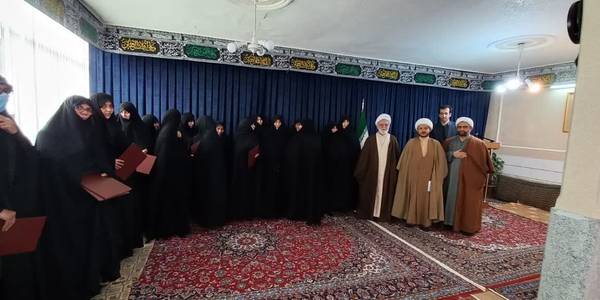 به مناسبت ایام الله دهه فجر ، مدیر کل دفتر امور بانوان استانداری  در دیداری با  مدیران حوزه های علمیه خواهران استان و با نماینده ولی  فقیه حضرت آیت الله دری نجف آبادی داشتند که طی آن بازدید از حوزه علمیه امام خمینی  (ره )  و حجره تاریخی امام (ره ) و نشستی با آیت الله میر مهدی همراهی کردند  . ١٤٠١-١١-١٠