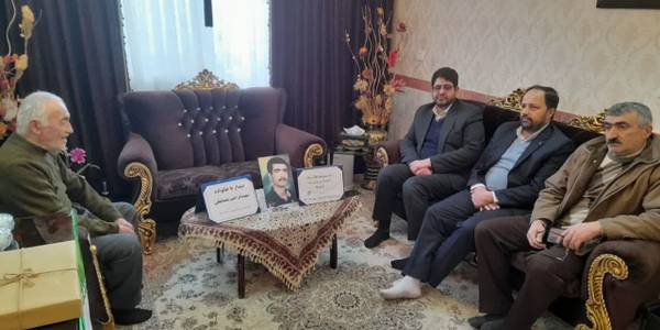 دیدار محمدرضا رضایی فرماندار تفرش از خانواده شهید ابراهیم شعبانعلی