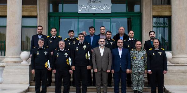 امیران نیروی دریایی راهبردی ارتش در استان امیران

روز دوشنبه جمعی از فرماندهان، معاونین و مسئولین فنی و مهندسی نیروی دریایی راهبردی ارتش جمهوری اسلامی ایران به دعوت دکتر مخلص‌الائمه در یک مأموریت فشرده و پُربار در استان مرکزی حضور یافتند و از نزدیک با ظرفیتها و توانمندی‌های راهبردی و صنعتی استان مرکزی آشنا شدند.