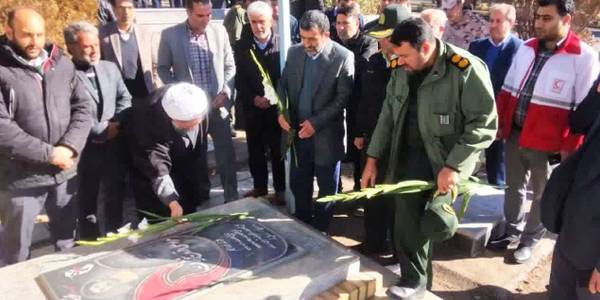 گلباران مزار شهید مراد علی قره شیخ لو در اولین روز دهه مبارک فجر