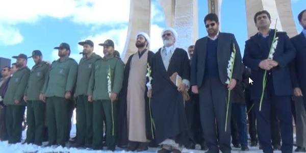 همزمان با آغاز دهه مبارک فجر مراسم عطرافشانی و گلباران قبور مطهر شهدای گمنام همراه با مراسم اهتزار پرچم مقدس جمهوری اسلامی با حضور محمدرضا رضایی فرماندار تفرش و سایر مسئولین برگزار گردید