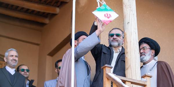 استاندار مرکزی: نظام اسلامی با نگاه تحول‌گرایانه مسیر انقلاب را طی می‌کند