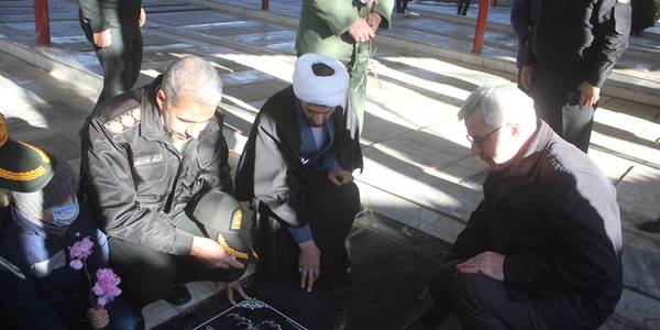 قبور مطهر شهدا ی شهرستان خمین گلباران شد