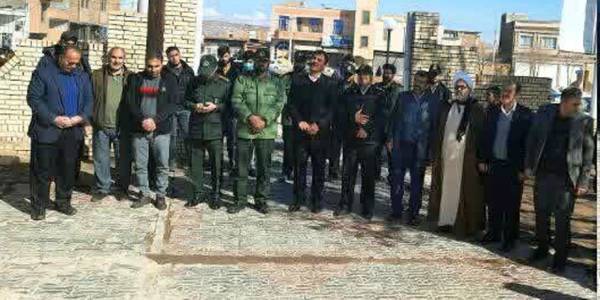 گلباران و عطر افشانی مزار شهدای پرندک در دومین روز دهه فجر