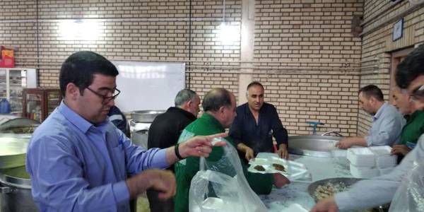 تحویل کمک‌های مردمی استان مرکزی به زلزله‌زدگان خوی

 حضور مسئولين ونماینده فرمانداری اراک   در مناطق زلزله زده شهرستان خوی در استان آذربایجان غربی و برنامه‌ریزی لازم جهت ارسال کمک‌های امدادی استان مرکزی به مناطق آسیب‌دیده