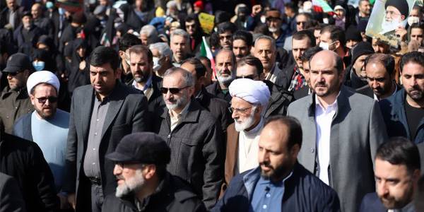 🇮🇷ایران استوار ۴۴ سال افتخار🇮🇷

راهپیمایی باشکوه ۲۲ بهمن سالروز پیروزی انقلاب اسلامی، همزمان با سراسر #ایران_عزیز با حضور مردم اراک، معاون اجرایی رییس جمهور و استاندار مرکزی برگزار شد