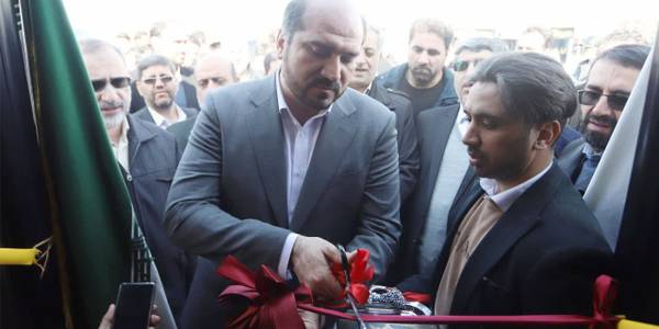 ارتقاء زیرساخت‌ها-۹۹ دستگاه اتوبوس و میدل‌باس در اراک به ناوگان حمل‌و‌نقل اضافه شد

🇮🇷همزمان با سالروز پیروزی انقلاب اسلامی با حضور معاون اجرایی رییس جمهور، استاندار مرکزی، نمایندگان مردم اراک، خنداب و کمیجان در مجلس شورای اسلامی، معاونین استاندار و فرماندار اراک، ۹۹ دستگاه اتوبوس و میدل باس خریداری شده توسط شهرداری اراک به ناوگان شهری اضافه شد.