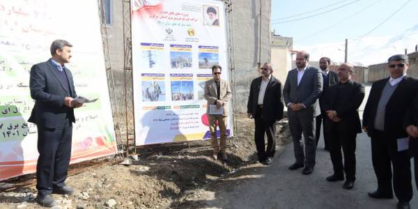 توسعه روشنایی-بهره‌برداری از ۳۴ پروژه شرکت توزیع برق در شهرستان اراک

🇮🇷هم‌زمان با سالروز پیروزی انقلاب اسلامی، با حضور معاون اجرایی رییس جمهور، استاندار مرکزی، نمایندگان مردم اراک، خنداب و کمیجان در مجلس شورای اسلامی، معاونین استاندار، فرماندار اراک و مدیرعامل توزیع برق، به طور همزمان ۳۴ پروژه توزیع برق با اعتباری بالغ بر ۳۲۰ میلیارد ریال در شهرستان اراک به صورت متمرکز در روستای نظم آباد به بهره برداری رسید.