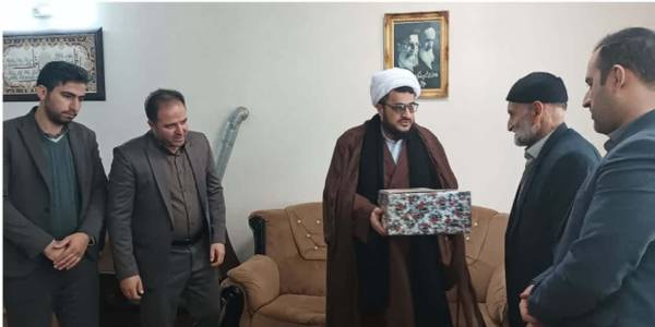 دیدار فرماندار با خانواده معظم شهید سید مجتبی محمدی